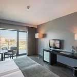Gale Hotel